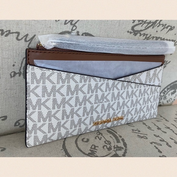 ⭐️MICHAEL KORS⭐️Authentic Vanilla & Acorn Wristlet NEW - Picture 2 of 8